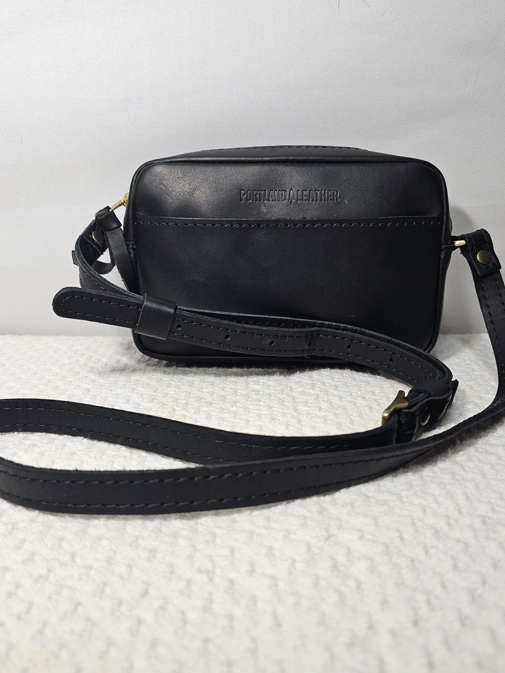 Portland Leather - Black Leather Crossbody "Camera" Bag - Small - Picture 3 of 7